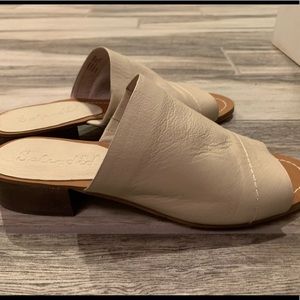 Brand new never been worn Splendid Cream sandals